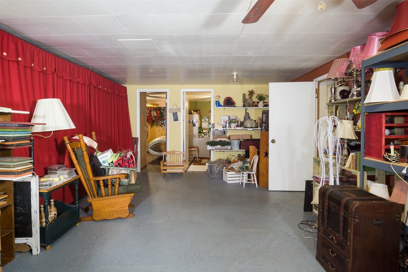 Own your own restaurant! Commercial property with a successful - photo 33