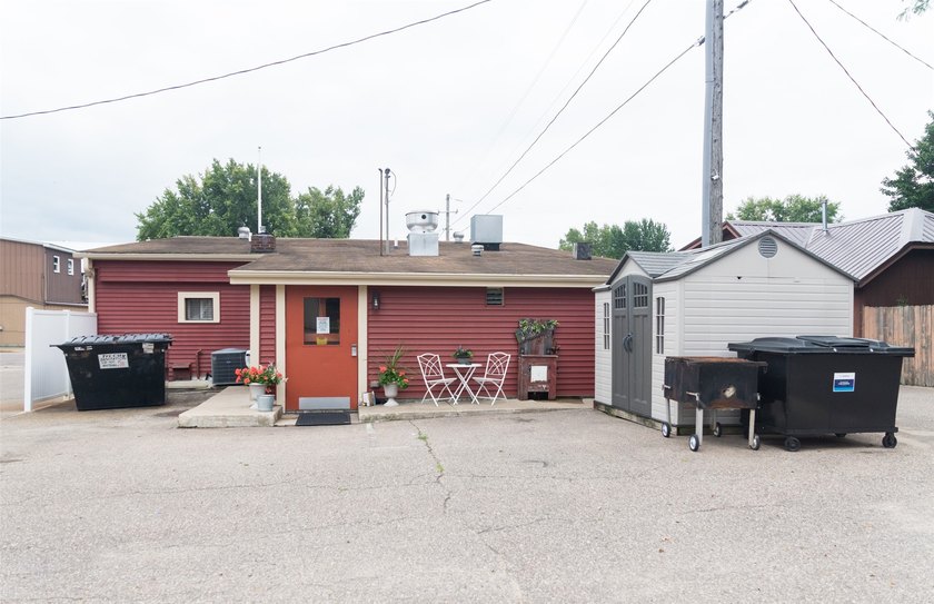 Own your own restaurant! Commercial property with a successful - photo 43
