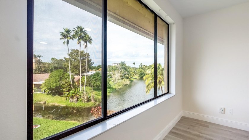 Top-Floor Corner Unit | All Ages | Rent Right Away! Experience - photo 4