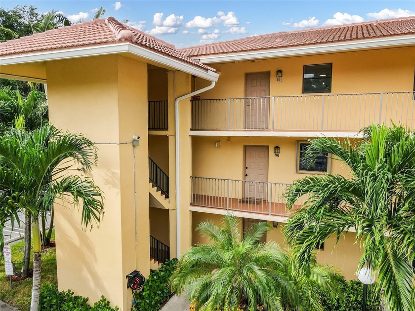 Top-Floor Corner Unit | All Ages | Rent Right Away! Experience - photo 5