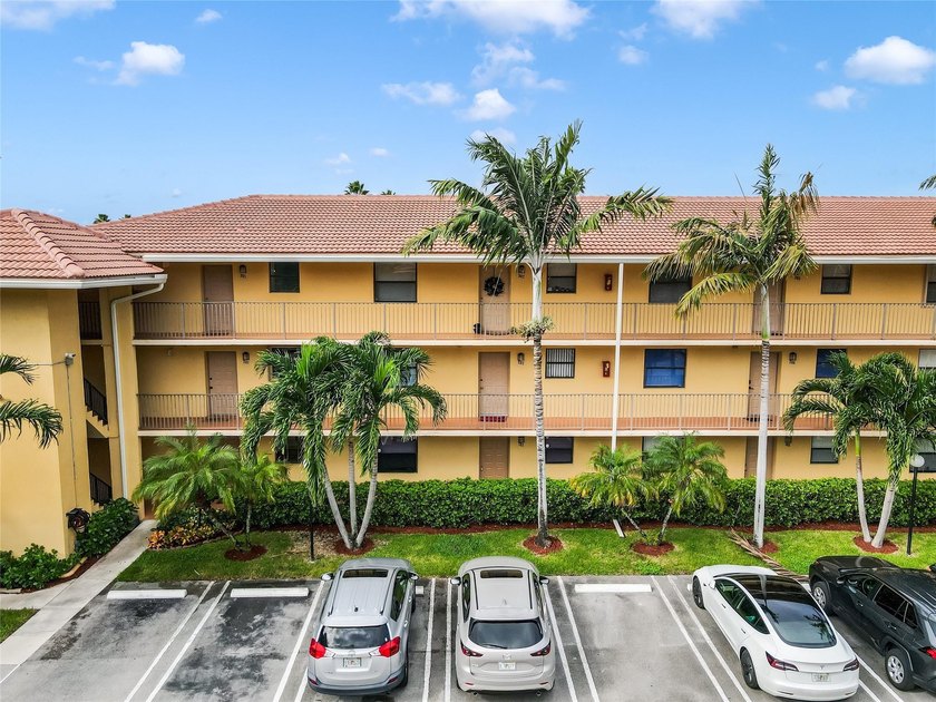 Top-Floor Corner Unit | All Ages | Rent Right Away! Experience - photo 6