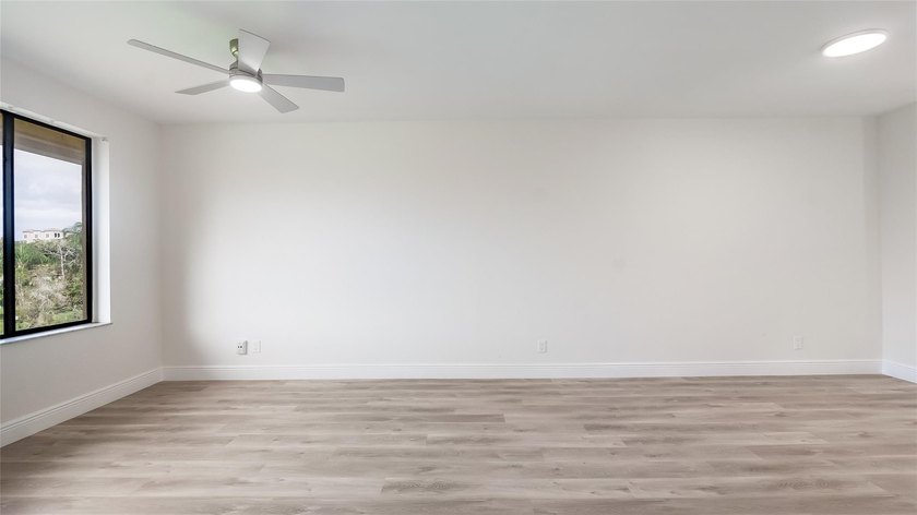 Top-Floor Corner Unit | All Ages | Rent Right Away! Experience - photo 8