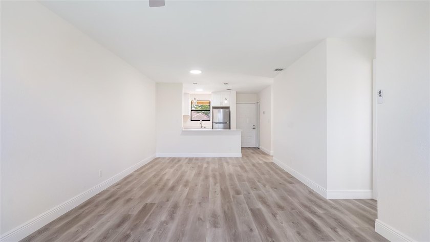 Top-Floor Corner Unit | All Ages | Rent Right Away! Experience - photo 9