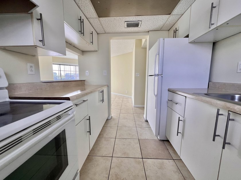 FOR SALE- 1bed 1Bath fourth floor condo. Unit rented until - photo 7