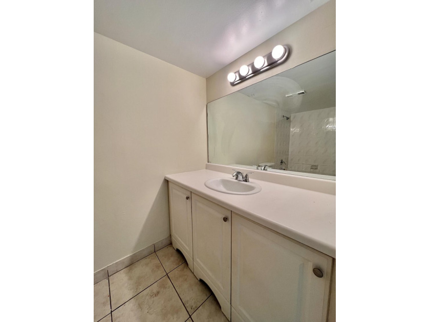 FOR SALE- 1bed 1Bath fourth floor condo. Unit rented until - photo 8