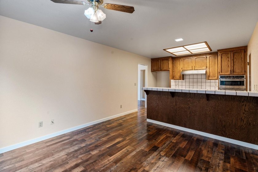 Rare, single story *Bluff* townhouse with incredible Southside - photo 11