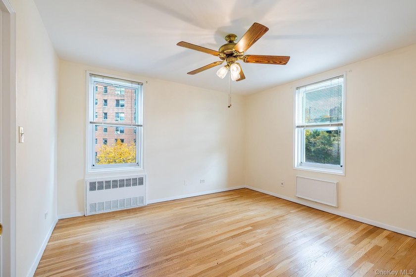 **ACCEPTED OFFER** Spacious and bright 2 bedroom conveniently - photo 11