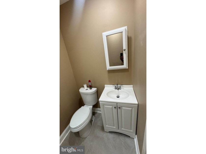 Nice renovated duplex with car garage and side entrance and - photo 15