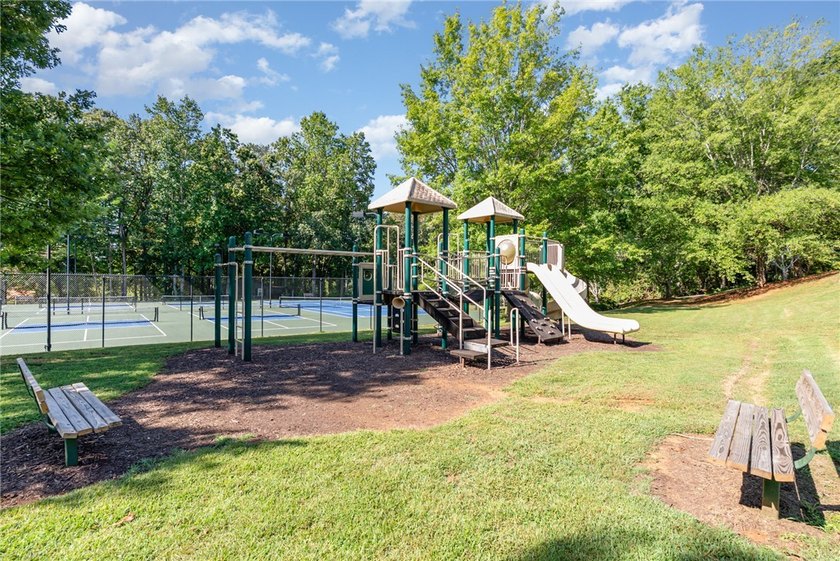 Located in the desirable Edisto Village of Foxwood Hills, this 0 - photo 19