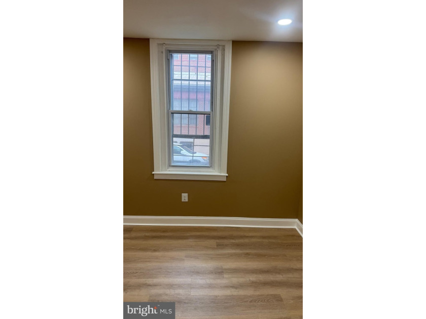 Nice renovated duplex with car garage and side entrance and - photo 20