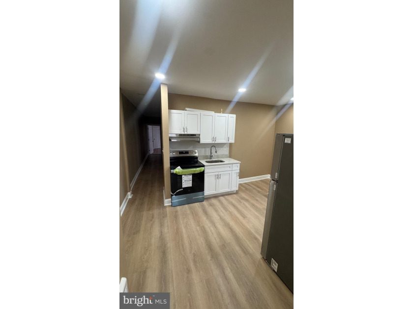 Nice renovated duplex with car garage and side entrance and - photo 31