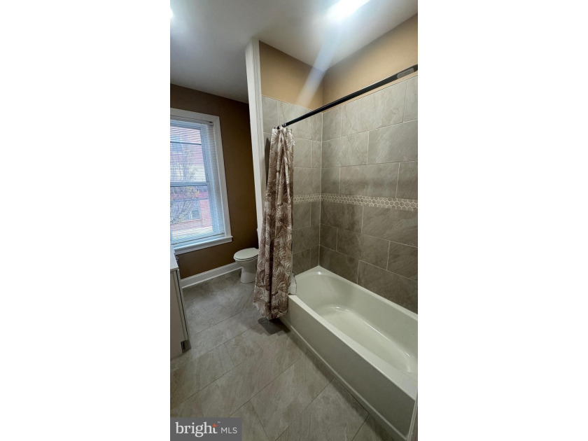 Nice renovated duplex with car garage and side entrance and - photo 35