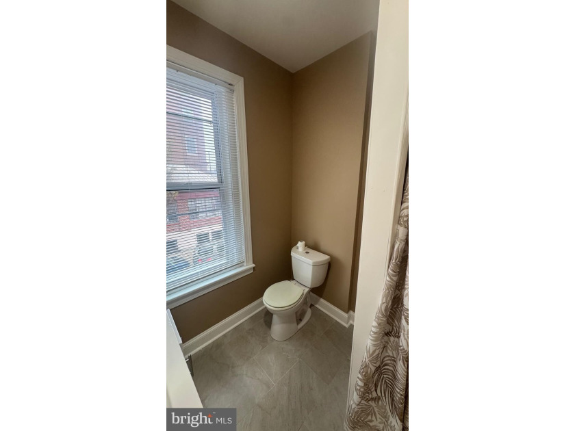Nice renovated duplex with car garage and side entrance and - photo 36