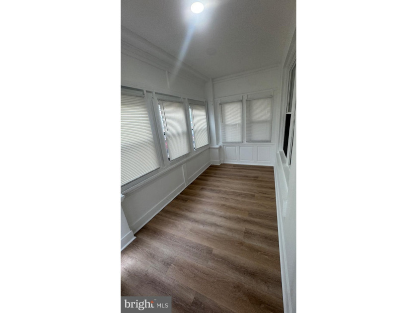 Nice renovated duplex with car garage and side entrance and - photo 42
