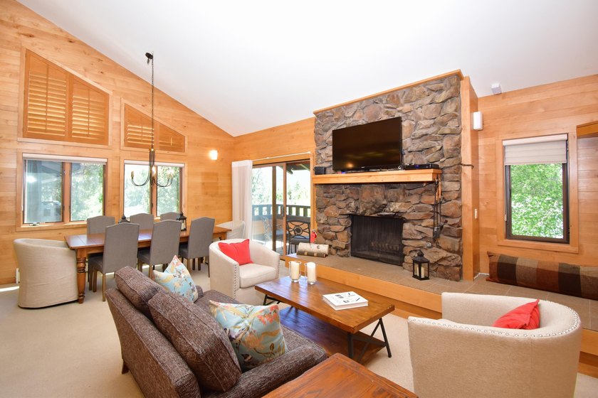 An upgraded three-bedroom, three-bath retreat in Sun Valley's - photo 5