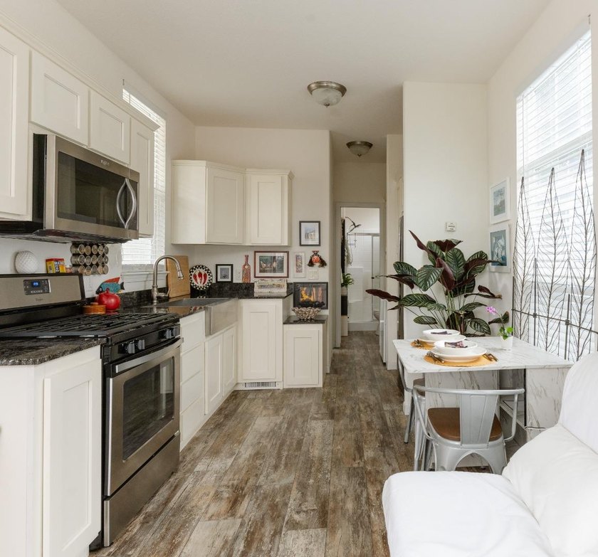 Where else can you buy a sweet, bright home that was built in - photo 2