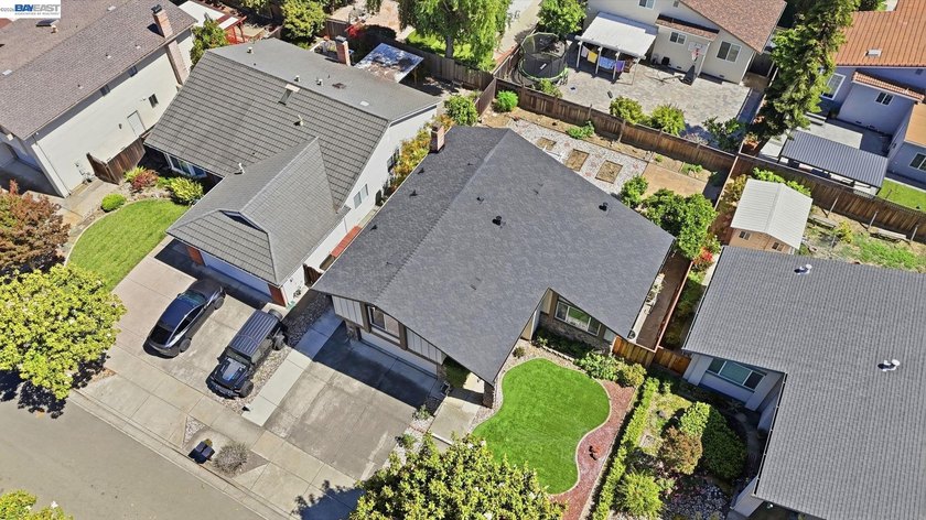 Well-maintained and thoughtfully updated 4-bedroom, 2.5-bath - photo 6