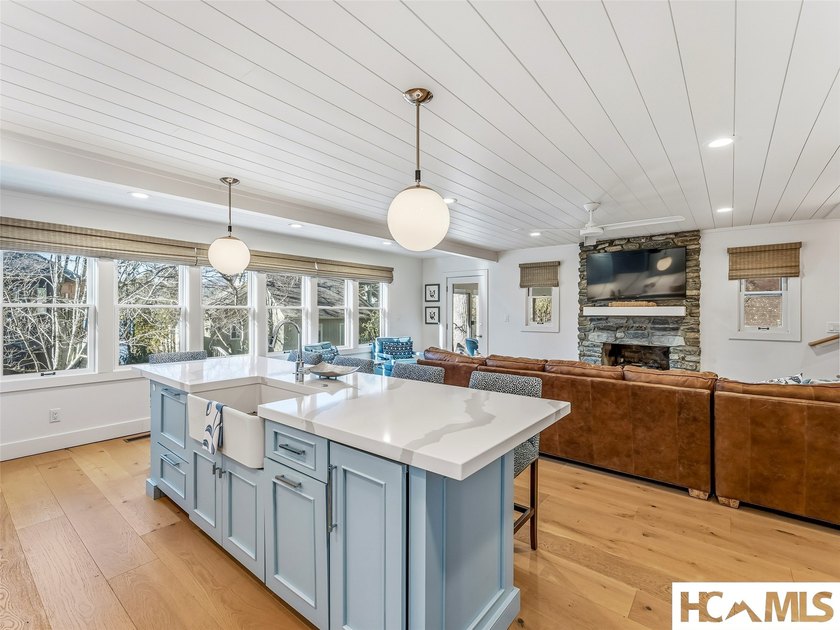 Modern Mountain Charm in Lake Toxaway Estates Experience - photo 11