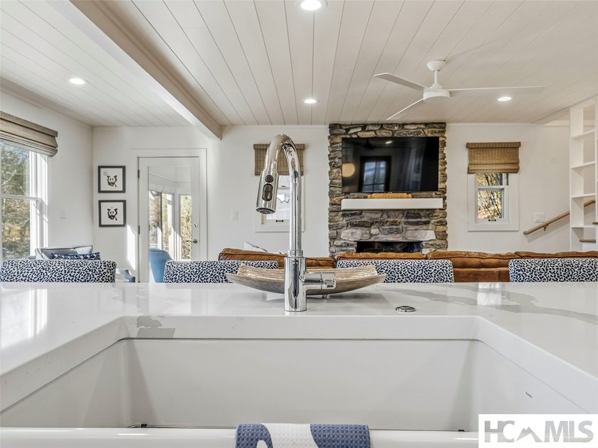 Modern Mountain Charm in Lake Toxaway Estates Experience - photo 18