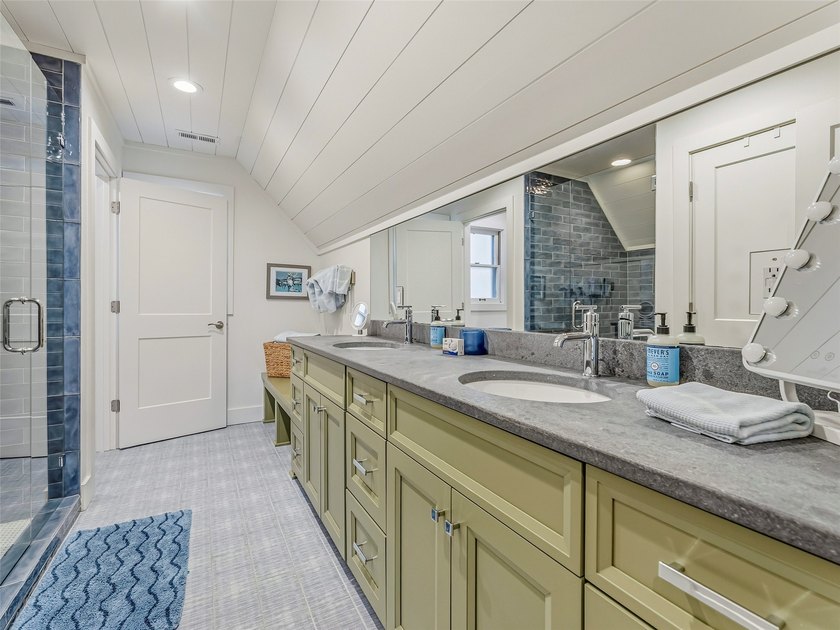 Modern Mountain Charm in Lake Toxaway Estates Experience - photo 32