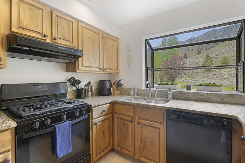 Very private small subdivision- homes aren't available for sale - photo 7