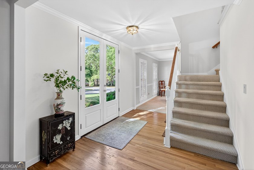 Welcome to this expansive home in Colonnade offering over 5,000 - photo 8