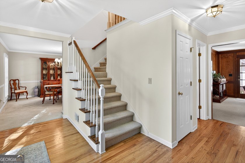 Welcome to this expansive home in Colonnade offering over 5,000 - photo 9