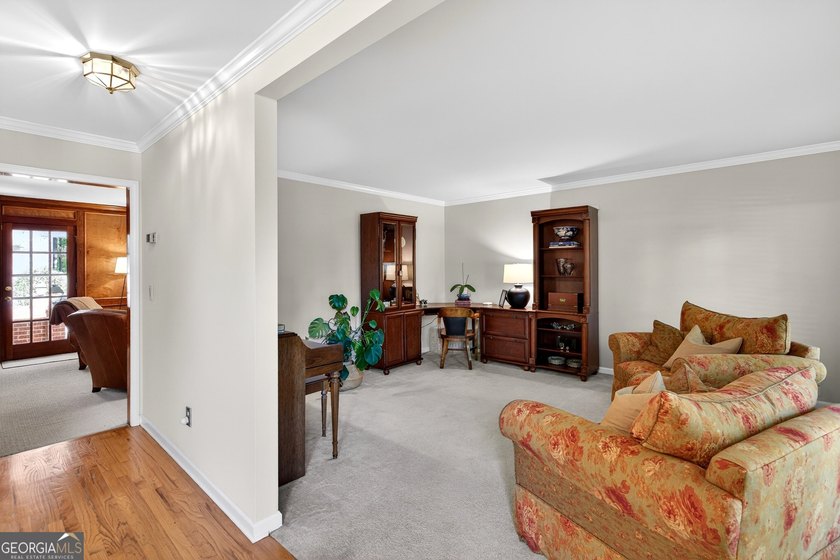 Welcome to this expansive home in Colonnade offering over 5,000 - photo 10