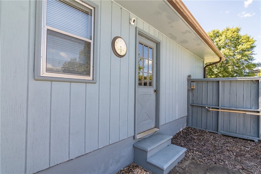Spacious Brick Ranch with Salt-Water Pool in T.L. Hanna - photo 11