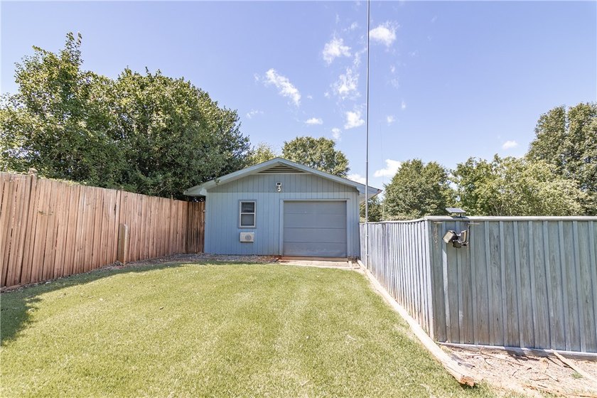 Spacious Brick Ranch with Salt-Water Pool in T.L. Hanna - photo 12