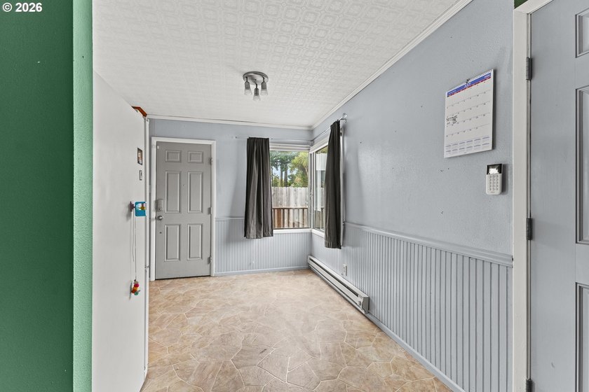 Welcome to this charming 2 bedroom, 1 bath coastal cottage - photo 14