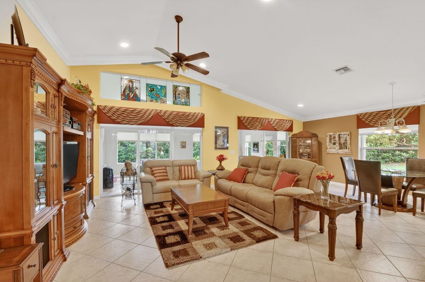 Enjoy the best of 55+ living at Bellaggio in this beautifully - photo 7