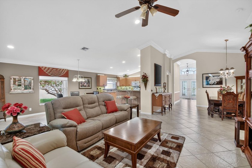 Enjoy the best of 55+ living at Bellaggio in this beautifully - photo 9