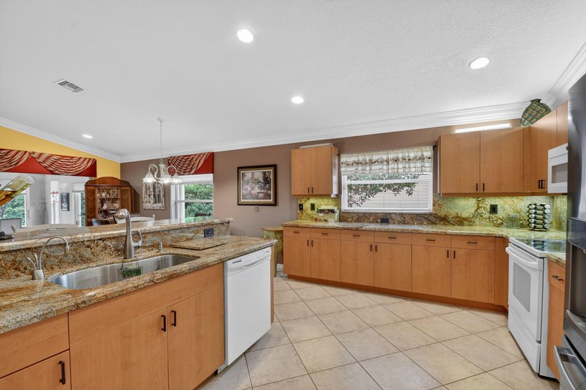 Enjoy the best of 55+ living at Bellaggio in this beautifully - photo 10