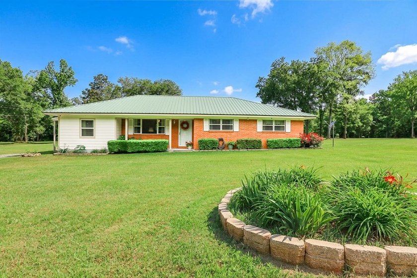 Tucked away on 47.15 beautiful acres, this pristine 3-bedroom - photo 23
