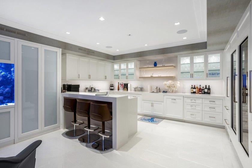 A rare opportunity to purchase a one of a kind 8,645 sq. ft - photo 30