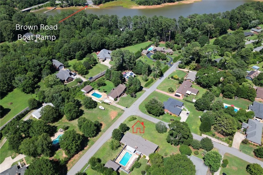 Spacious Brick Ranch with Salt-Water Pool in T.L. Hanna - photo 44