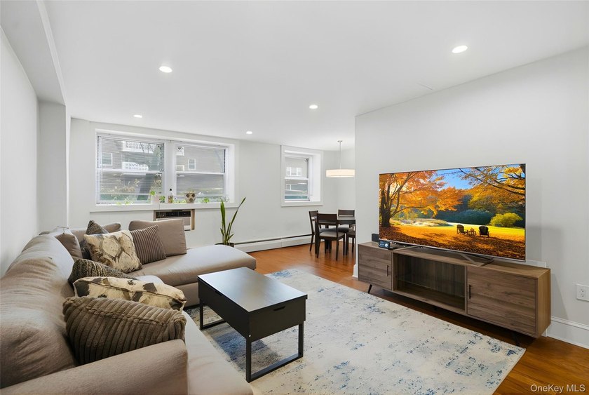 Renovated two bedroom, one bathroom co-op apartment in Great - photo 4