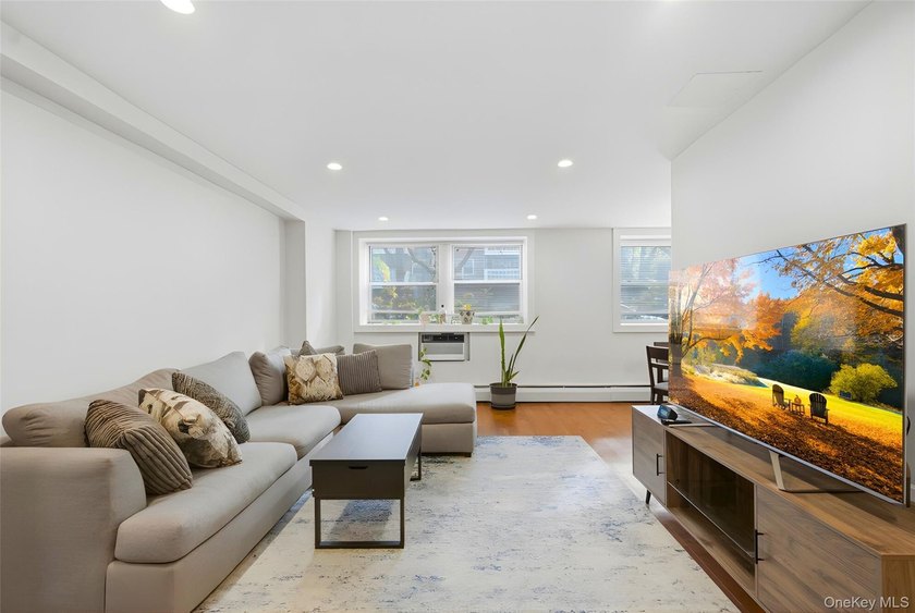 Renovated two bedroom, one bathroom co-op apartment in Great - photo 5