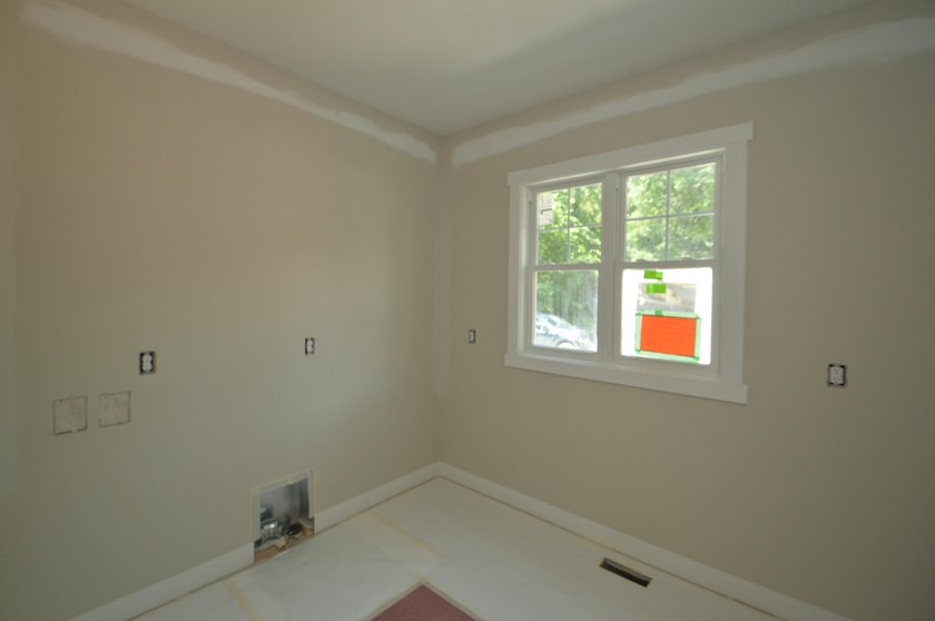 BEAUTIFUL NEW CONSTRUCTION in desirable Edwardsburg! Time still - photo 6