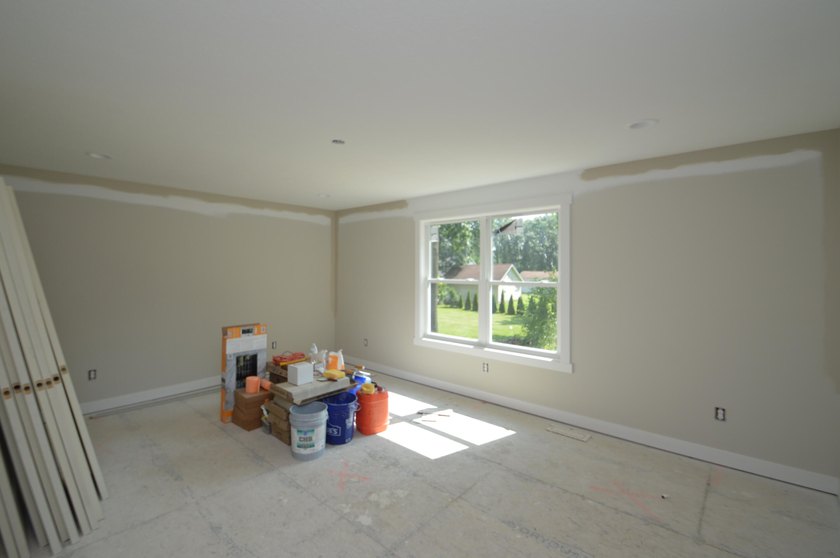 BEAUTIFUL NEW CONSTRUCTION in desirable Edwardsburg! Time still - photo 9