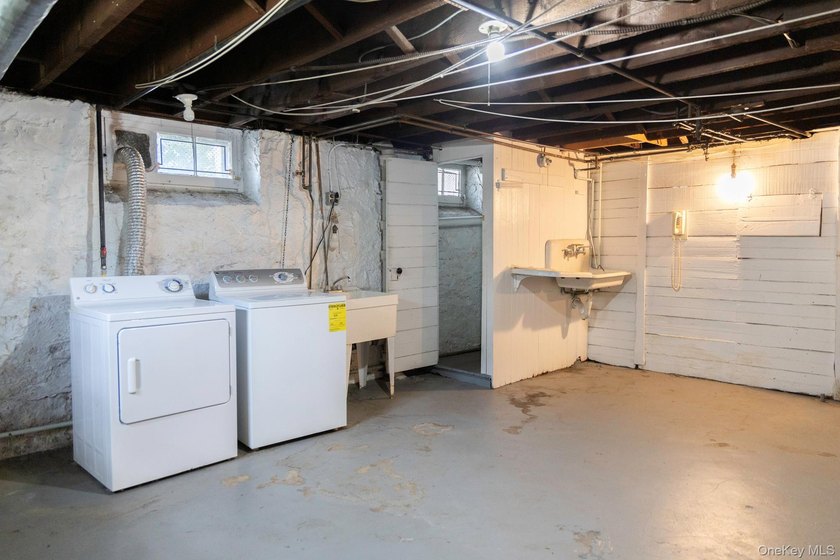 Detached, brick, single-family house in highly sought-after - photo 15