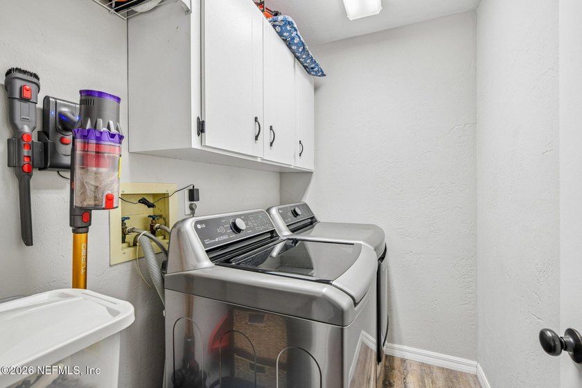 Welcome to this beautifully updated 3-bedroom, 2-bath home - photo 19