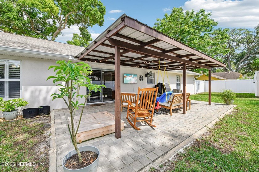 Welcome to this beautifully updated 3-bedroom, 2-bath home - photo 31