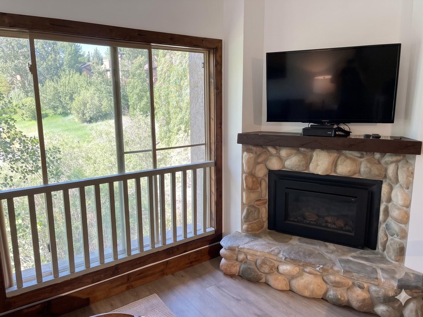 Experience effortless Sun Valley living in this beautifully - photo 9