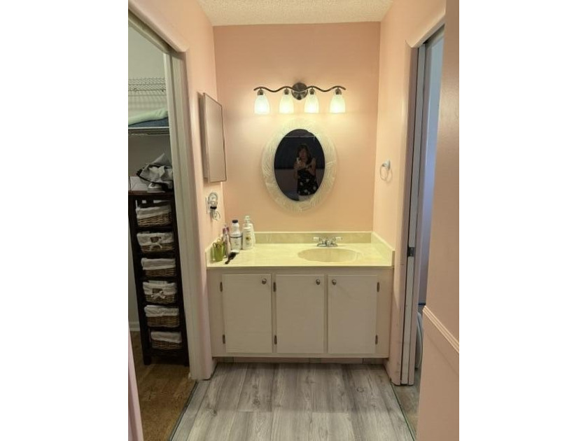 Well maintained end condo in section 2 w/lower monthly condo - photo 13