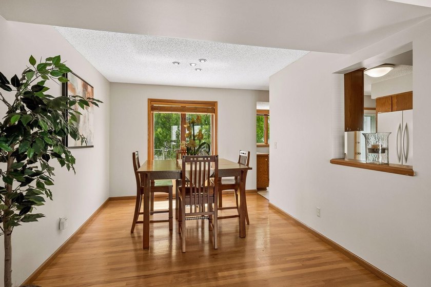Charming, well-maintained, and truly unique contemporary 3-level - photo 13