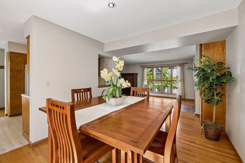 Charming, well-maintained, and truly unique contemporary 3-level - photo 16