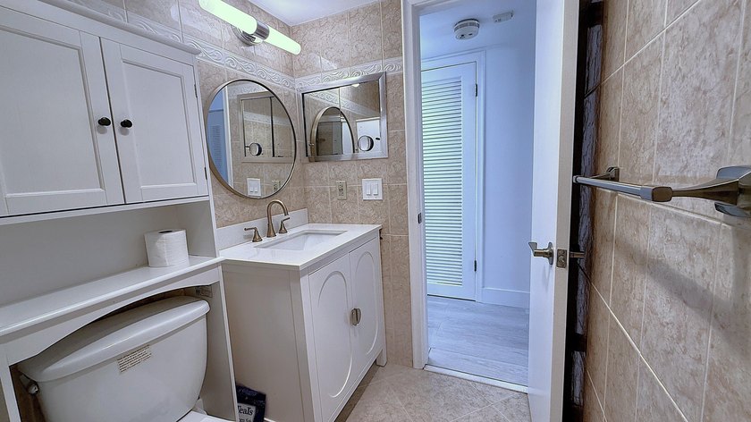 Upgraded Kitched &amp; Bath UnFurnished 1 BR 1 Bath, 585 SF - photo 17
