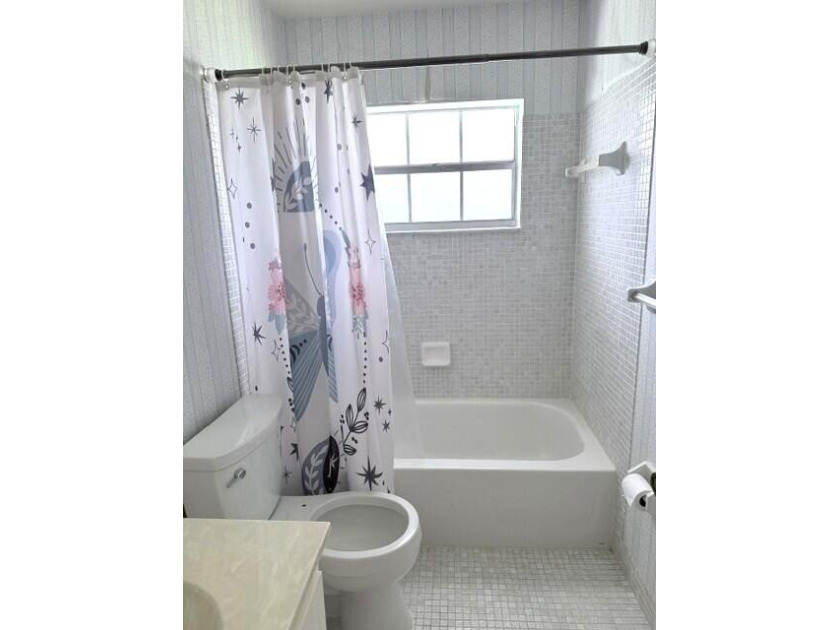 Well maintained end condo in section 2 w/lower monthly condo - photo 17
